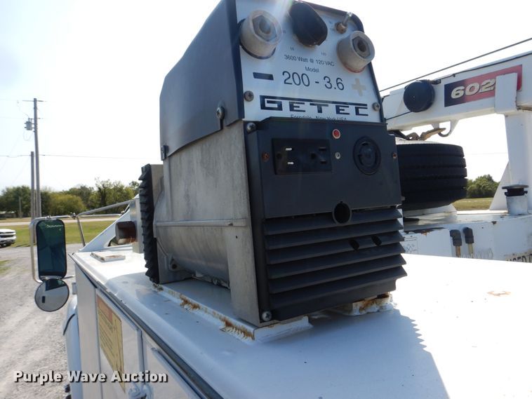 image for item GM9202 2008 Ford F650 Super Duty XL  utility truck with crane