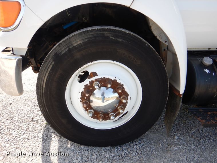 image for item GM9202 2008 Ford F650 Super Duty XL  utility truck with crane