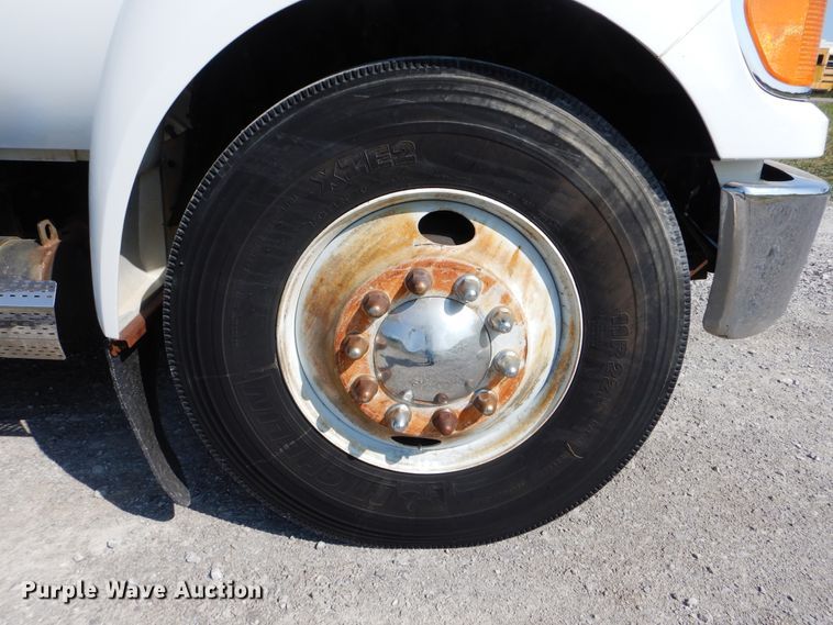 image for item GM9202 2008 Ford F650 Super Duty XL  utility truck with crane