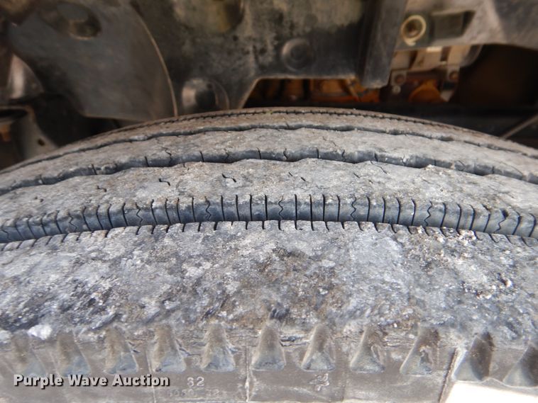 image for item GM9202 2008 Ford F650 Super Duty XL  utility truck with crane