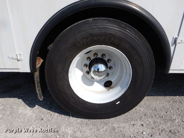 image for item GM9202 2008 Ford F650 Super Duty XL  utility truck with crane