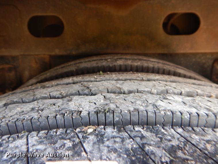 image for item GM9202 2008 Ford F650 Super Duty XL  utility truck with crane