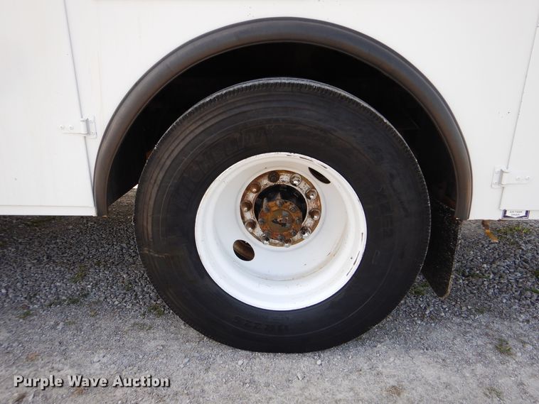 image for item GM9202 2008 Ford F650 Super Duty XL  utility truck with crane