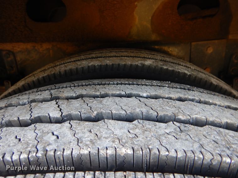 image for item GM9202 2008 Ford F650 Super Duty XL  utility truck with crane