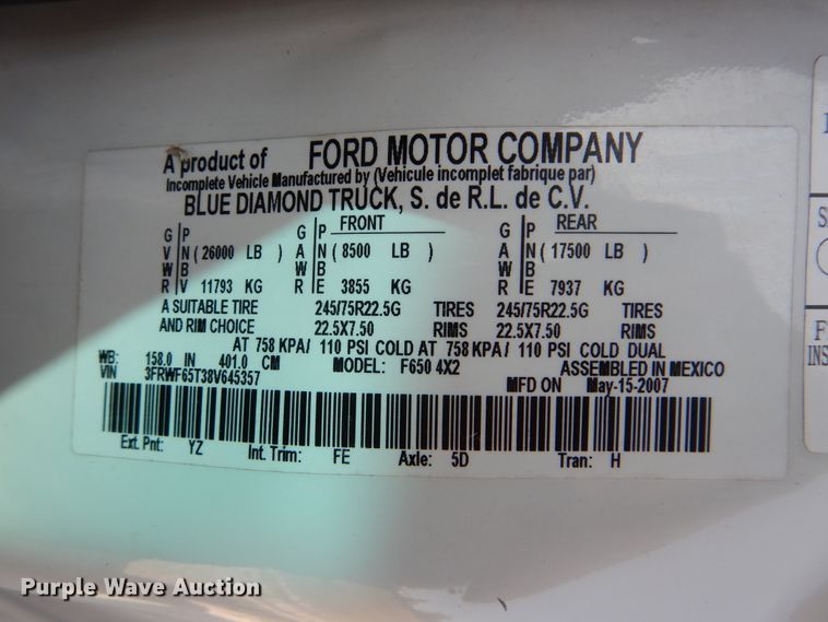 image for item GM9202 2008 Ford F650 Super Duty XL  utility truck with crane