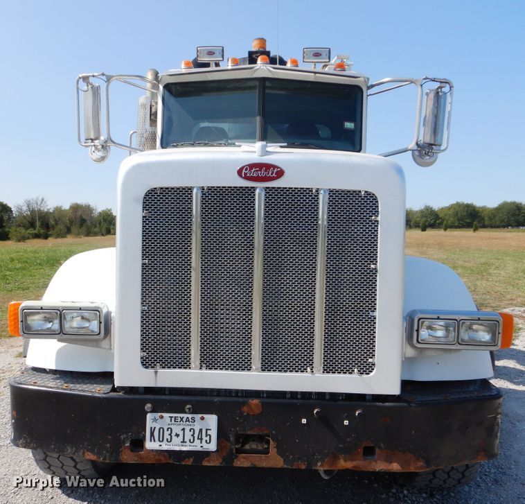 image for item GM9204 2013 Peterbilt 367  vacuum truck