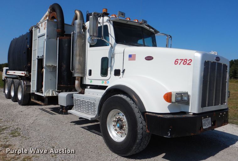 image for item GM9204 2013 Peterbilt 367  vacuum truck