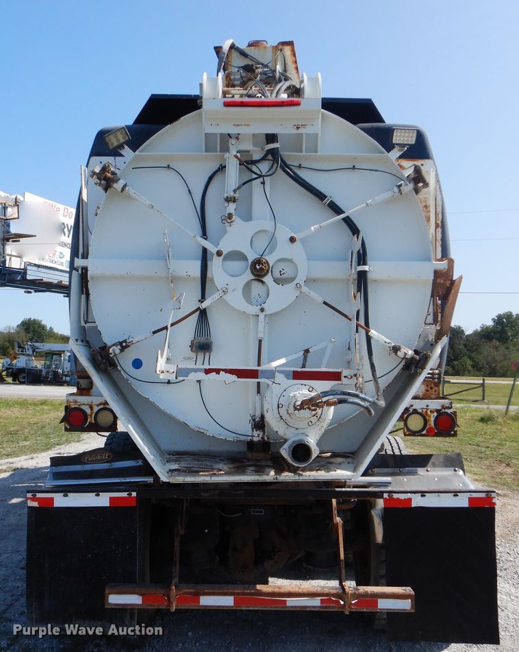 image for item GM9204 2013 Peterbilt 367  vacuum truck