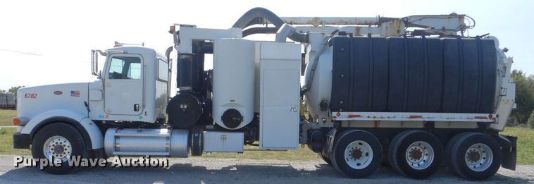 image for item GM9204 2013 Peterbilt 367  vacuum truck