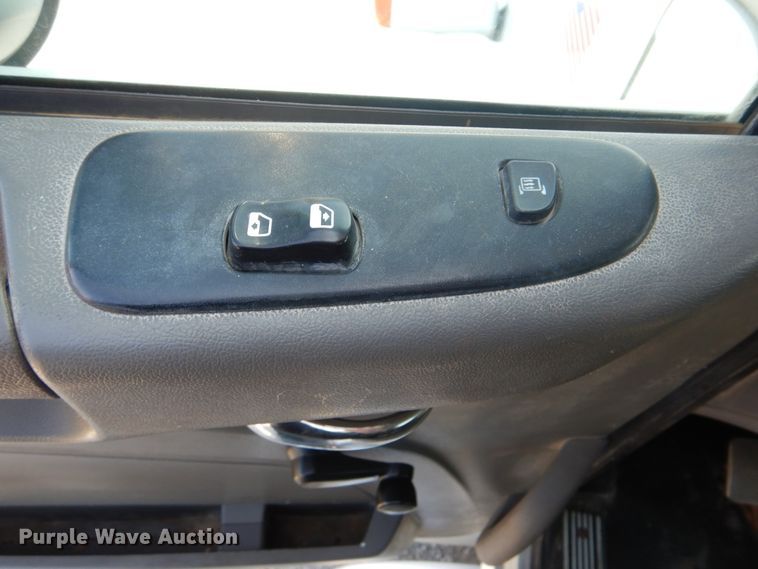 image for item GM9204 2013 Peterbilt 367  vacuum truck