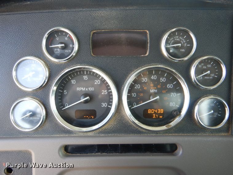 image for item GM9204 2013 Peterbilt 367  vacuum truck