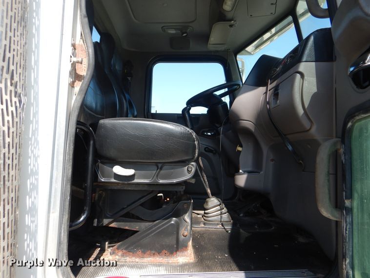 image for item GM9204 2013 Peterbilt 367  vacuum truck