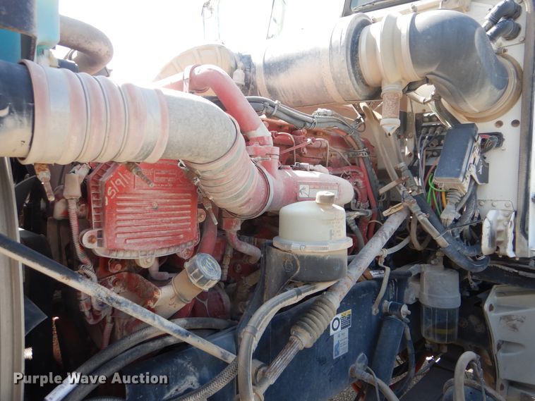 image for item GM9204 2013 Peterbilt 367  vacuum truck