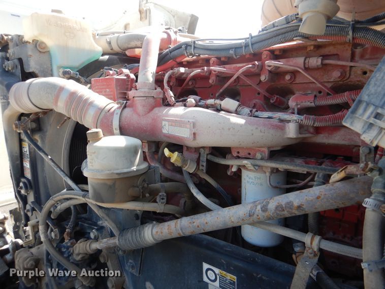 image for item GM9204 2013 Peterbilt 367  vacuum truck