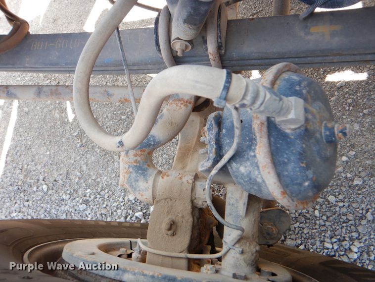 image for item GM9204 2013 Peterbilt 367  vacuum truck