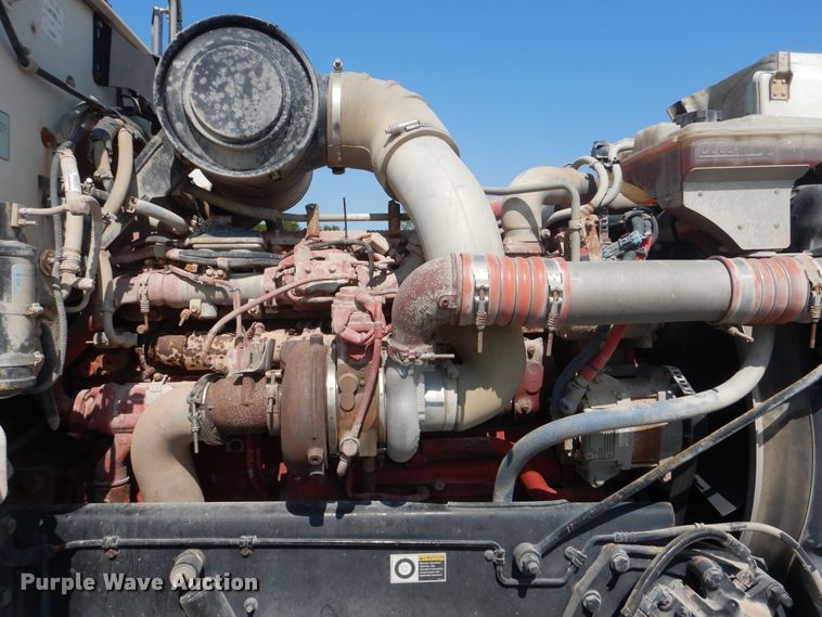 image for item GM9204 2013 Peterbilt 367  vacuum truck