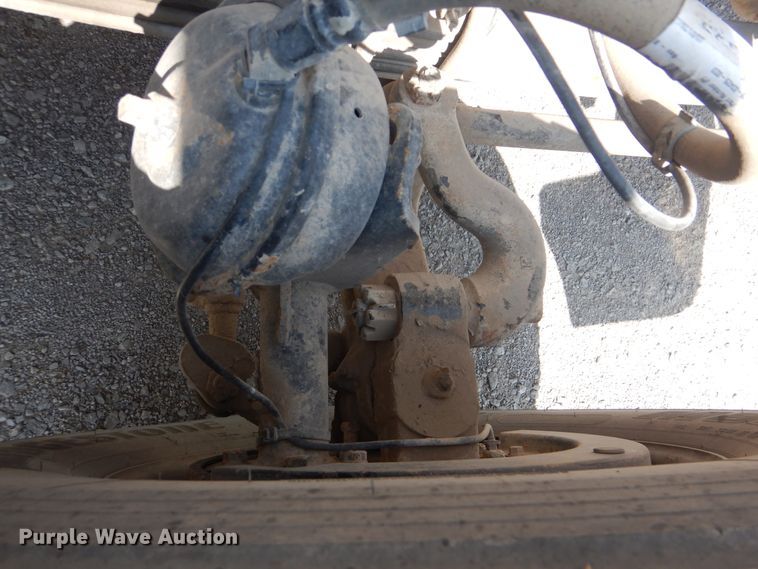 image for item GM9204 2013 Peterbilt 367  vacuum truck