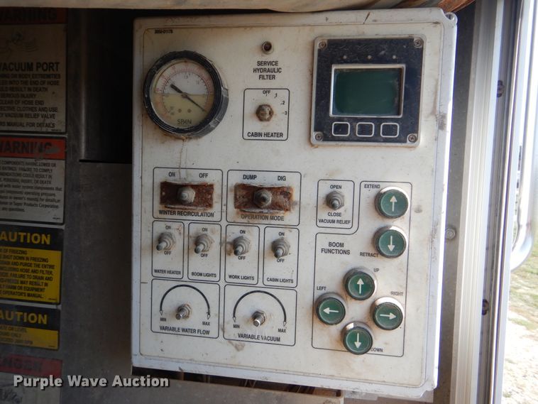 image for item GM9204 2013 Peterbilt 367  vacuum truck