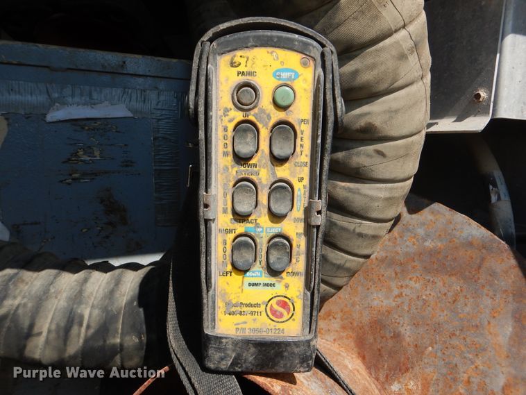 image for item GM9204 2013 Peterbilt 367  vacuum truck