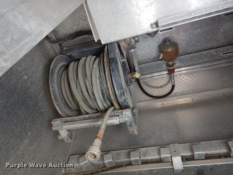 image for item GM9204 2013 Peterbilt 367  vacuum truck