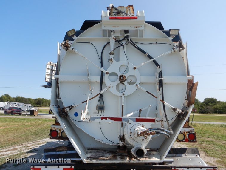 image for item GM9204 2013 Peterbilt 367  vacuum truck