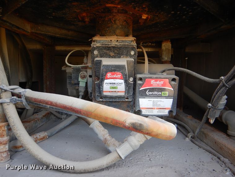 image for item GM9204 2013 Peterbilt 367  vacuum truck