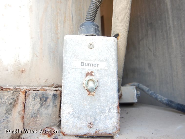 image for item GM9204 2013 Peterbilt 367  vacuum truck