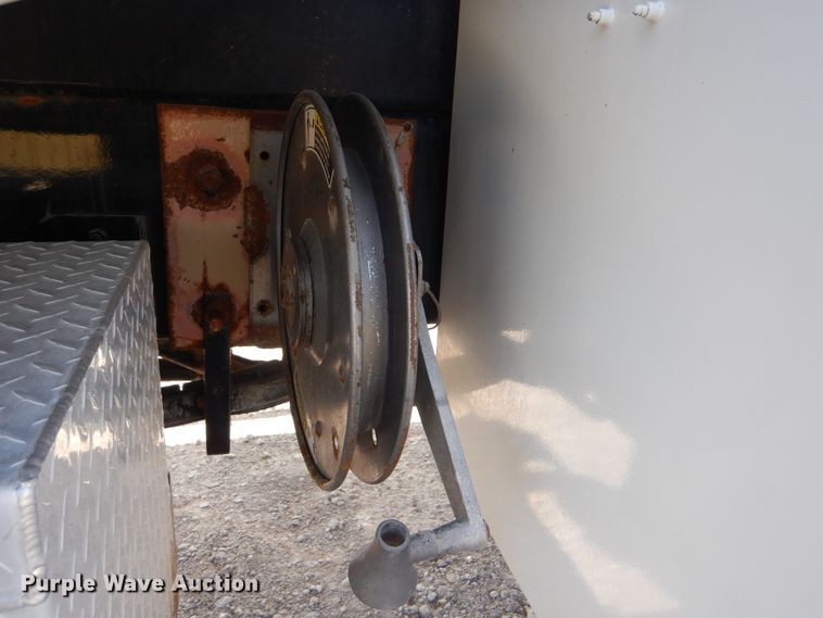 image for item GM9204 2013 Peterbilt 367  vacuum truck