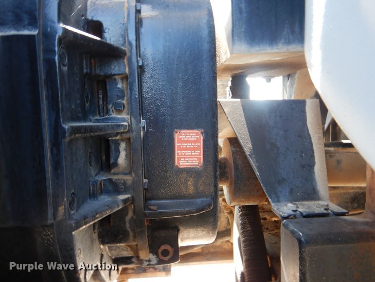 image for item GM9204 2013 Peterbilt 367  vacuum truck