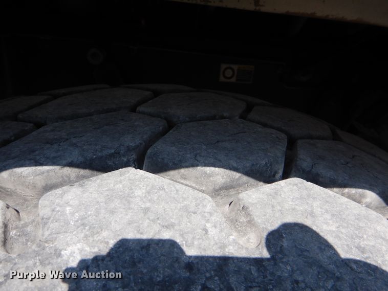 image for item GM9204 2013 Peterbilt 367  vacuum truck