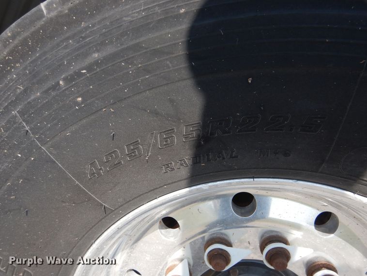 image for item GM9204 2013 Peterbilt 367  vacuum truck