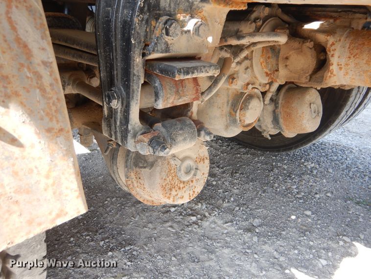 image for item GM9204 2013 Peterbilt 367  vacuum truck