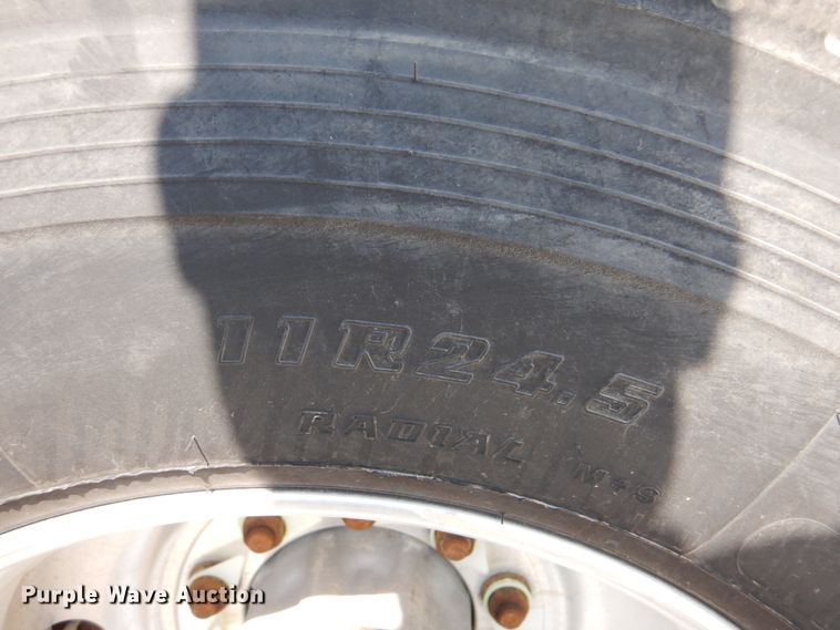 image for item GM9204 2013 Peterbilt 367  vacuum truck