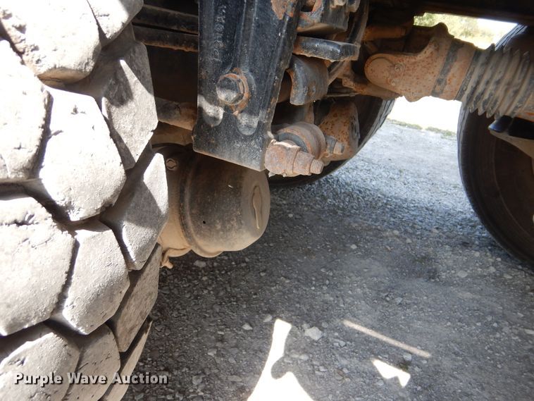 image for item GM9204 2013 Peterbilt 367  vacuum truck