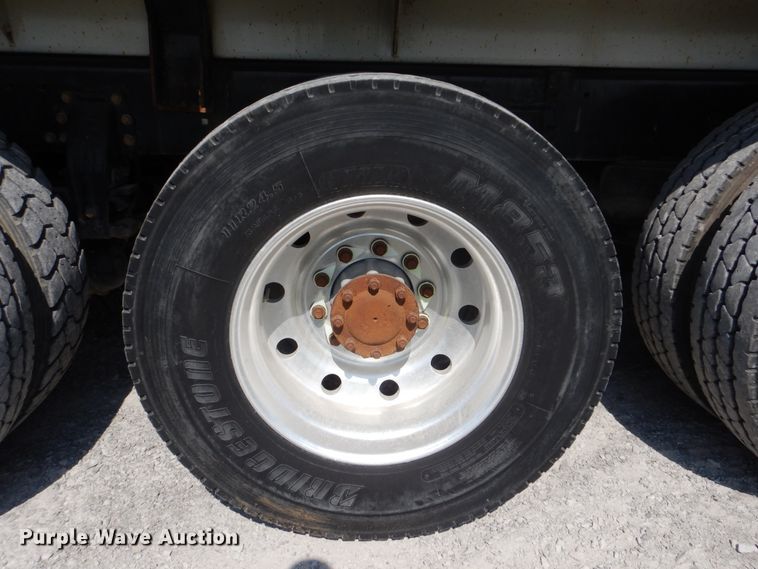 image for item GM9204 2013 Peterbilt 367  vacuum truck