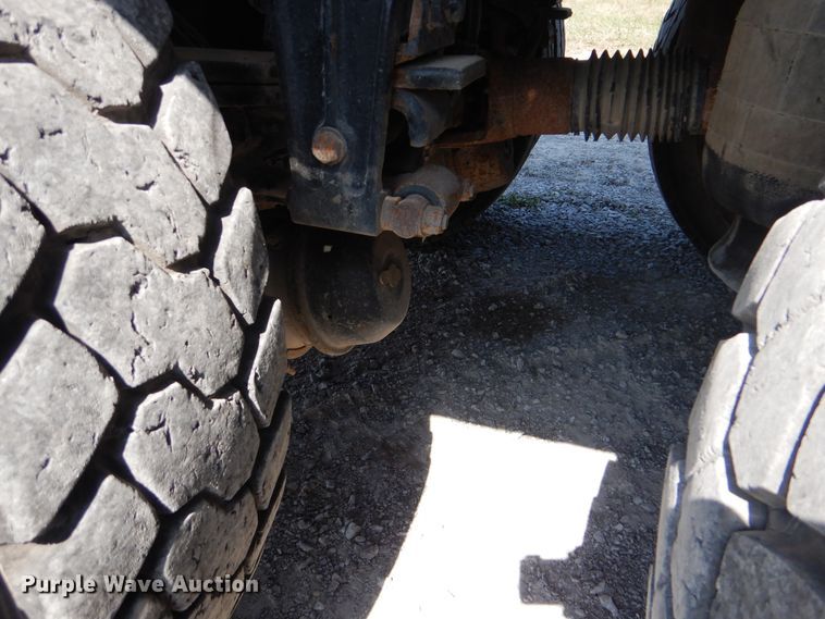 image for item GM9204 2013 Peterbilt 367  vacuum truck