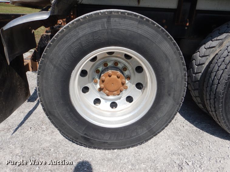 image for item GM9204 2013 Peterbilt 367  vacuum truck