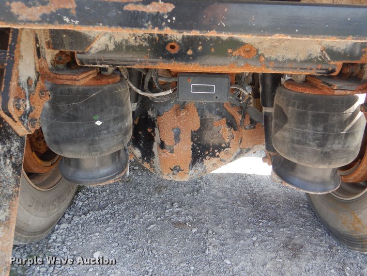 image for item GM9204 2013 Peterbilt 367  vacuum truck