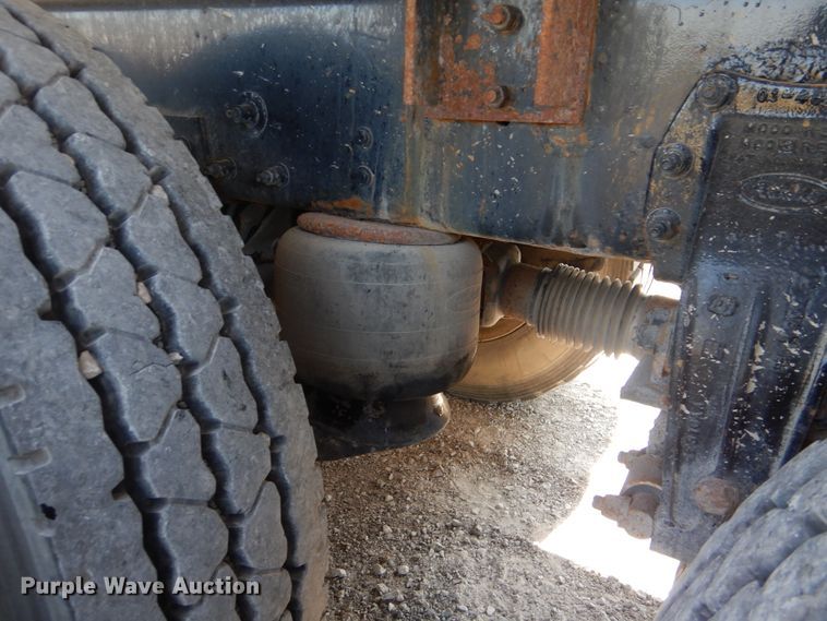 image for item GM9204 2013 Peterbilt 367  vacuum truck