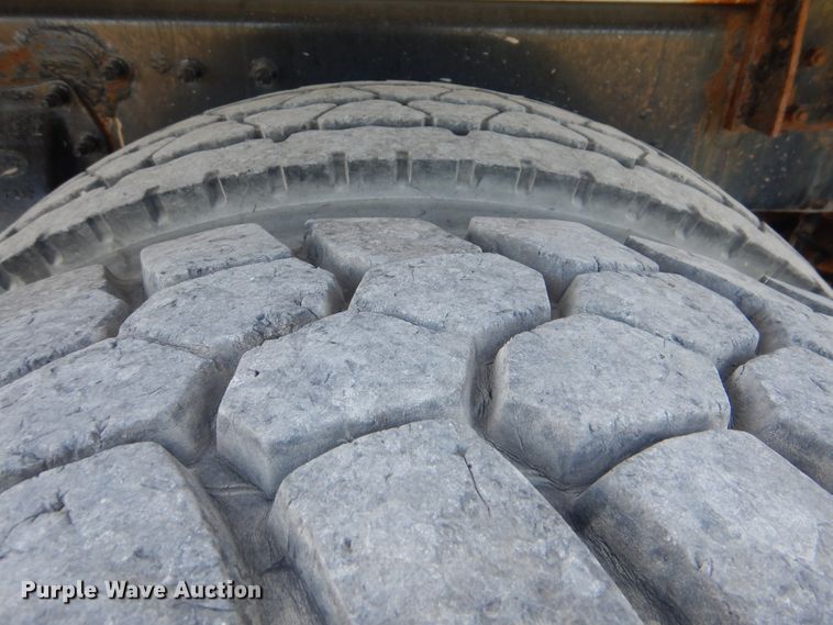 image for item GM9204 2013 Peterbilt 367  vacuum truck