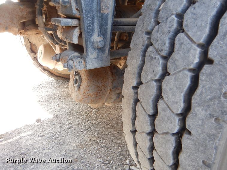 image for item GM9204 2013 Peterbilt 367  vacuum truck