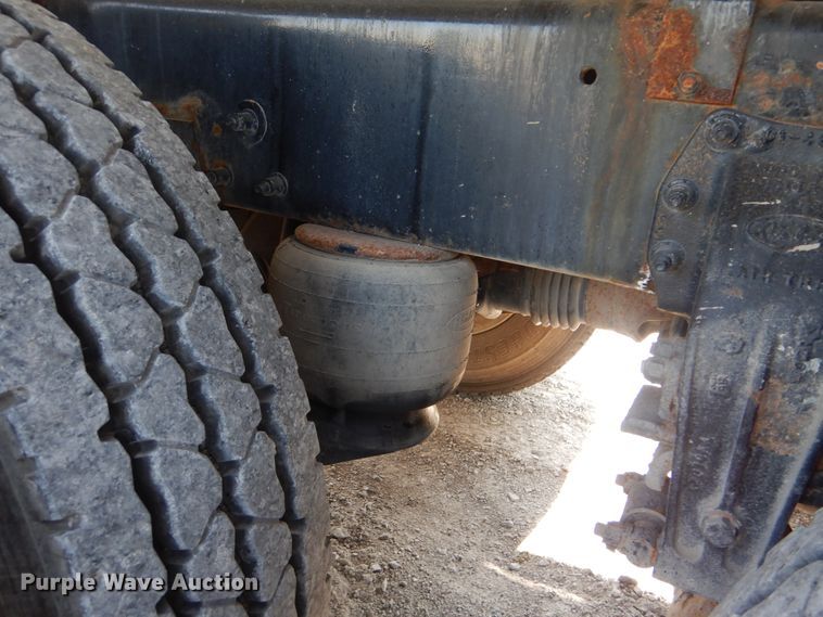 image for item GM9204 2013 Peterbilt 367  vacuum truck