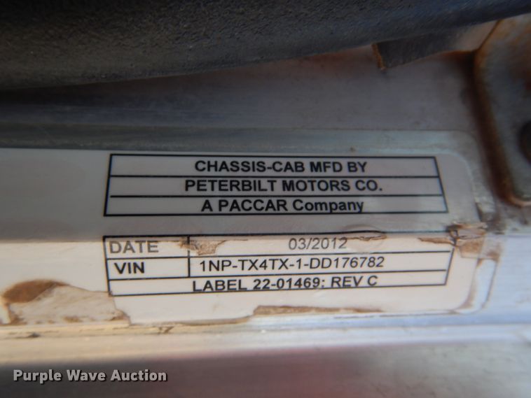 image for item GM9204 2013 Peterbilt 367  vacuum truck