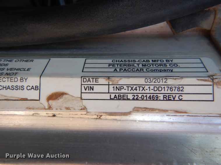 image for item GM9204 2013 Peterbilt 367  vacuum truck