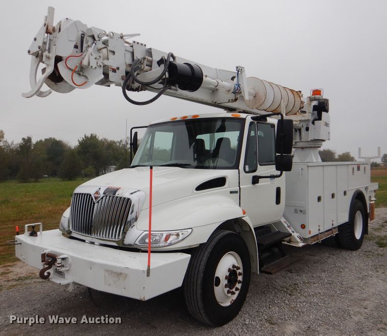 image for item GM9205 2011 International 4300  digger derrick truck