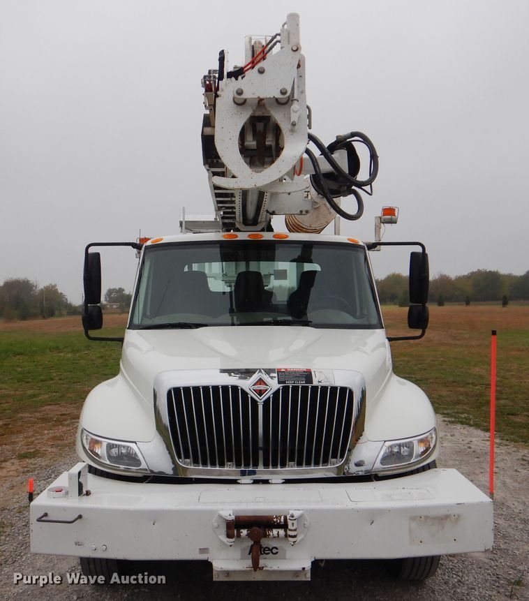 image for item GM9205 2011 International 4300  digger derrick truck