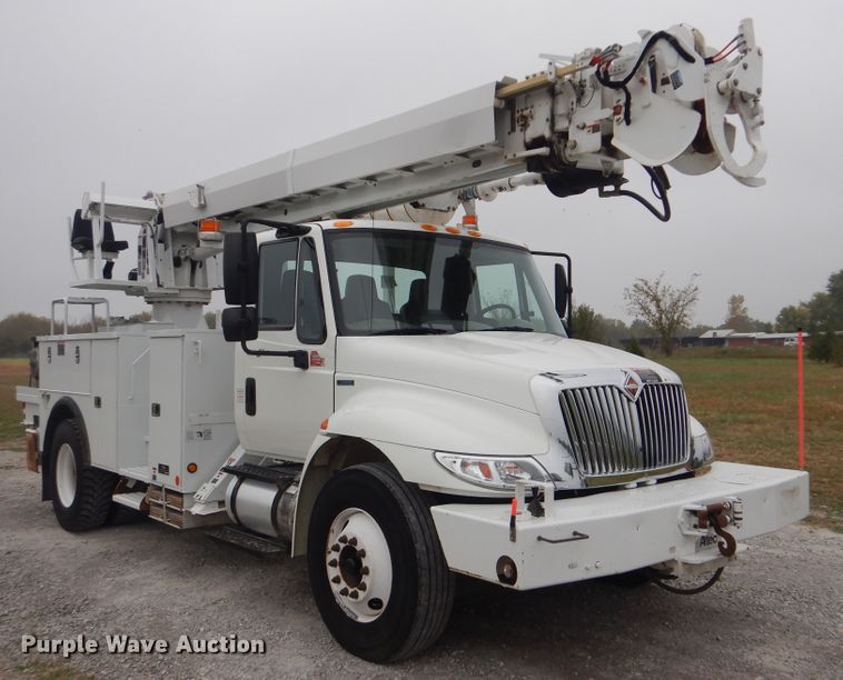 image for item GM9205 2011 International 4300  digger derrick truck