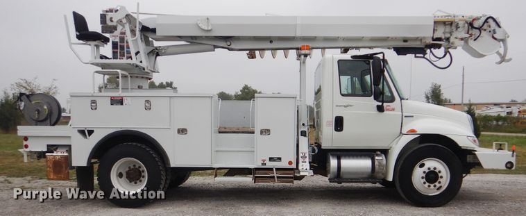 image for item GM9205 2011 International 4300  digger derrick truck