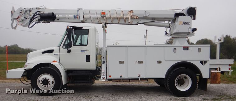 image for item GM9205 2011 International 4300  digger derrick truck