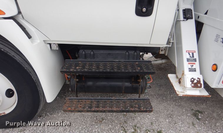 image for item GM9205 2011 International 4300  digger derrick truck